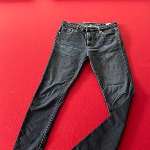 AG Jeans “The Farrah” High Rise Skinny Size 28R